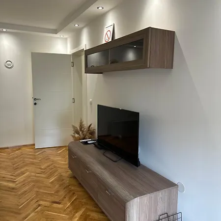 8 Apartament